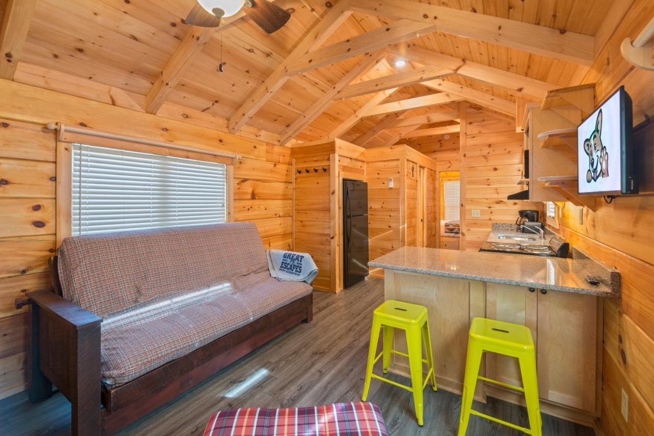 Great Escapes Rv Resort Bryan College Station エクステリア 写真