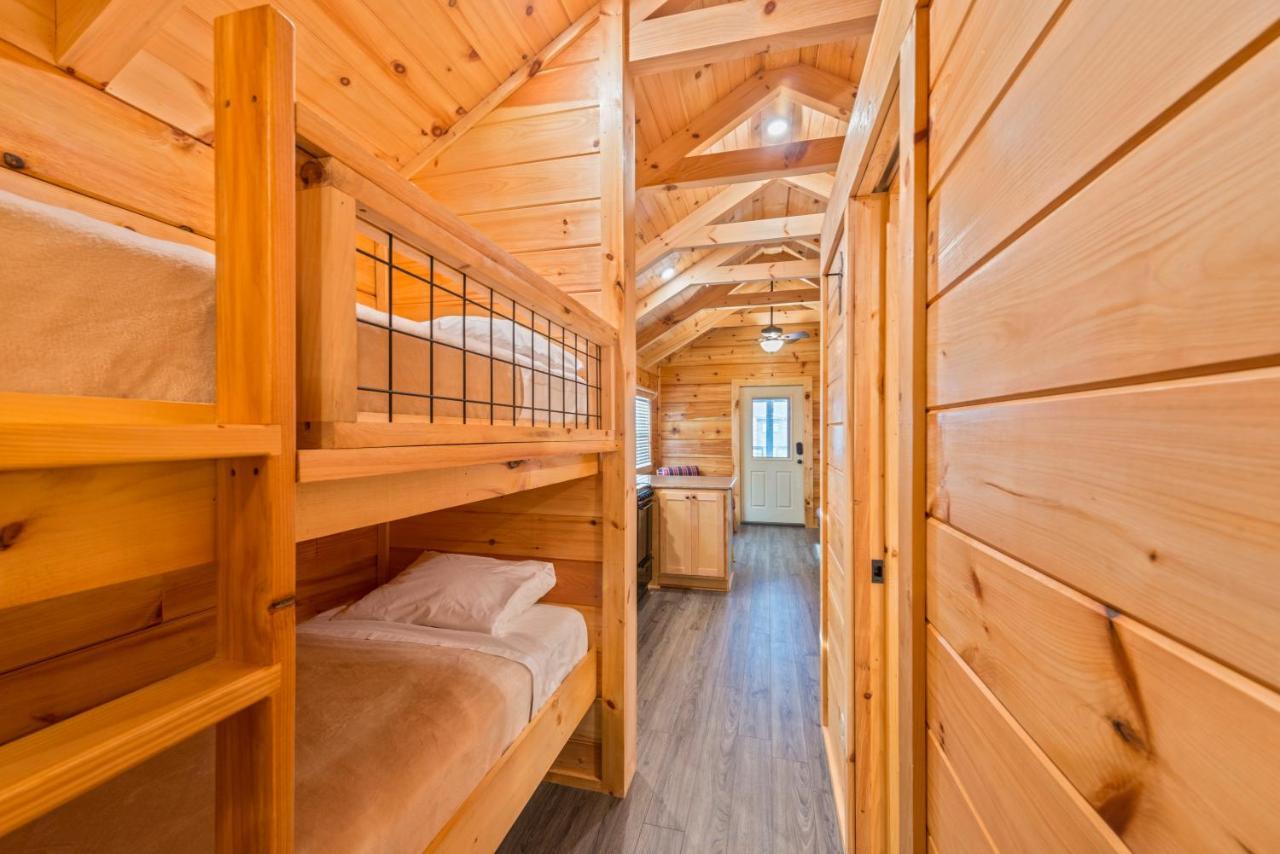 Great Escapes Rv Resort Bryan College Station エクステリア 写真