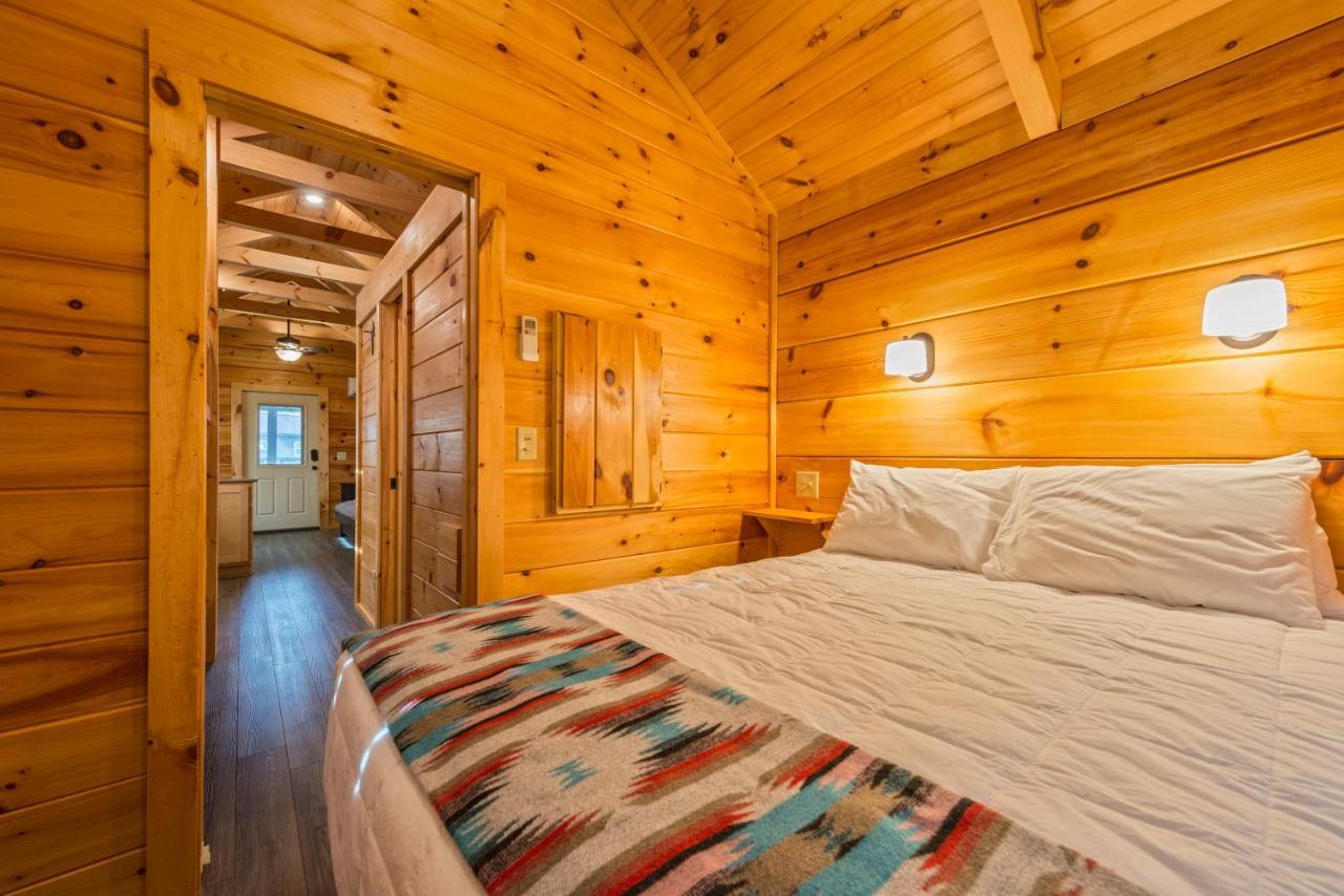 Great Escapes Rv Resort Bryan College Station エクステリア 写真