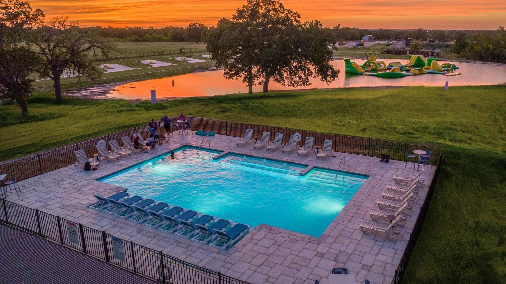 Great Escapes Rv Resort Bryan College Station エクステリア 写真